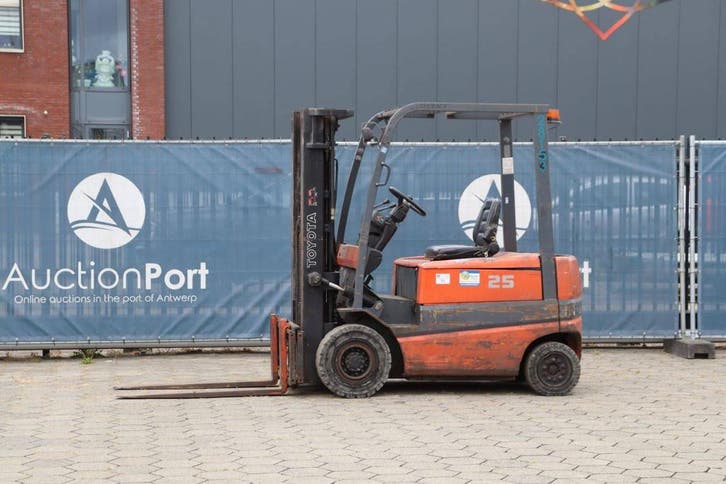 Veiling: Heftruck Toyota 25 Elektrisch 2500kg 4.7m, Articles professionnels, Machines & Construction | Chariots élévateurs & Transport interne