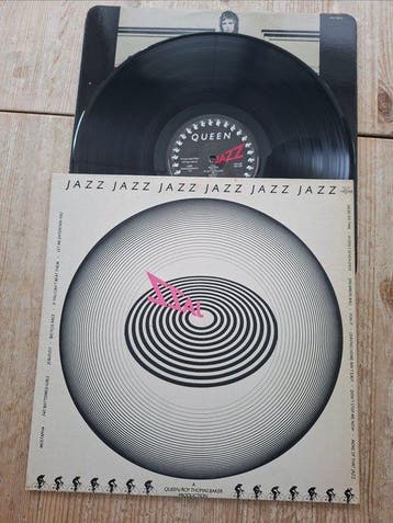 Queen - Jazz (1978 first UK pressing) (Embossed Gatefold, Nieuw in verpakking