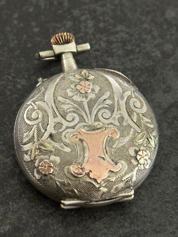 Montre de col - Boîtier argent et vermeil sculpté - pocket