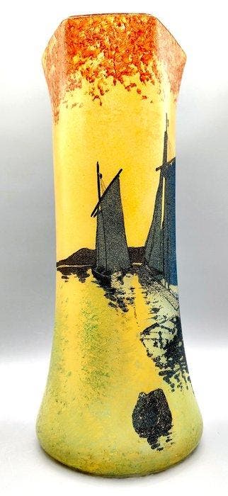 LEGRAS (1839-1916) - Vase - Grand vase émaillé à décor gravé