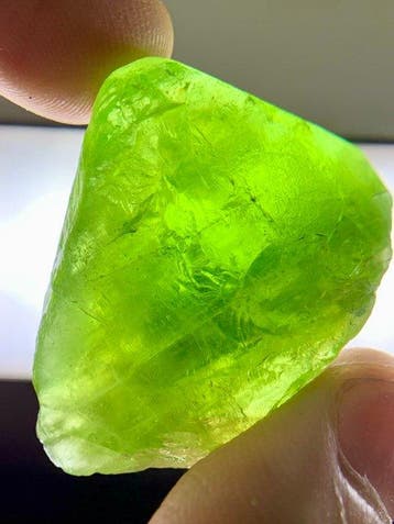 194 karaat appelgroene peridoot cabochon ruwe kristalstuk