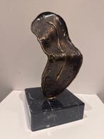 sculptuur, Figura z brzu rzeba wg Salvador Dali zegar - 25