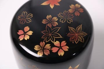 Wajima-lakwerk Chinkin Natsume theeopslag met herfst esdoorn