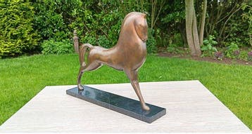 sculptuur, Tijdloos brons paardenbeeld op marmer sokkel - 38