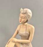 Francois Arvi - Statuette, Lady in Negligé - 23 cm - Résine