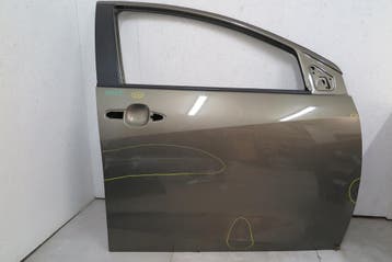 voorportier rechts voor Toyota Yaris IV, Verzenden, Gebruikt