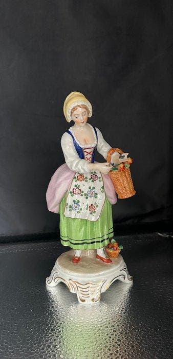 Sitzendorf - Beeldje - Lady with Flower Basket - Porselein, Antiek en Kunst