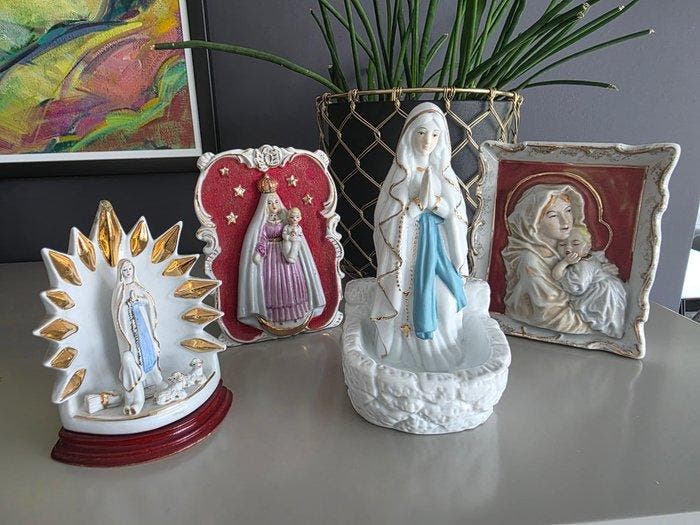 Beeld, 3 Religieuze items + wijwatervat met Maria - 16 cm -, Antiek en Kunst, Antiek | Boeken en Manuscripten