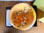 Bol en laque japonaise à feuilles dor et son couvercle –