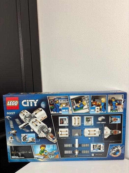 Lego Set - 60227 - Space, City - Lunar Space Station, Kinderen en Baby's, Speelgoed | Duplo en Lego