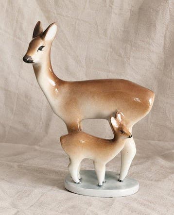 Zsolnay - Beeldje - Zsolnay porcelain sculpture with