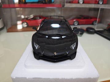 Autoart 1:18 - Voiture miniature - Lamborghini Aventador SV