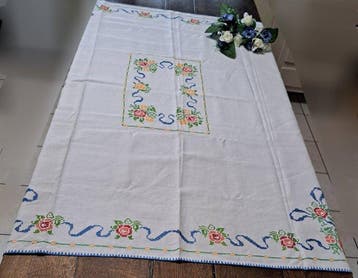 Tafelkleed - 148 cm - 136 cm - Handgeborduurd tafellaken