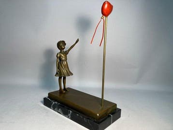 Sculpture, Girl with Balloon - naar Banksy - 39 cm - Bronze