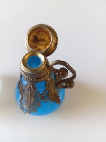 Flacon de parfum (2) - verre opalin, Antiquités & Art