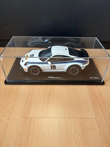 Spark 1:18 - Voiture de sport miniature - Porsche 911 Dakar