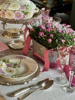 Damast tafellaken in zilvergrijs voor ruime tafels, met