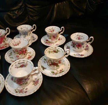 Royal Albert - Service à café (24) - Flower of the Month, Antiek en Kunst