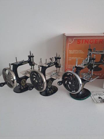 Singer Sewhandy N°20 Naaimachine - IJzer - Three generations