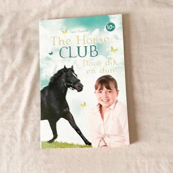 The Horse Club - Door dik en dun 9789085199687 Lucy Daniels, Verzenden, Gelezen, Lucy Daniels