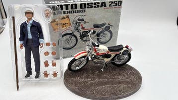 Infinite Statue 1:12 - Modelauto - Set Moto Ossa 250 Enduro
