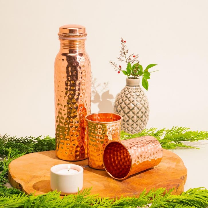 Puur Koperen Set: Fles (1 l) + 2 Bekers (300 ml) Gehamerd, Sport en Fitness, Gezondheidsproducten en Wellness, Ophalen of Verzenden