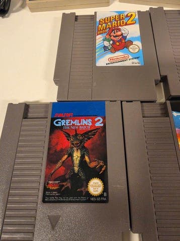 Nintendo - Nes - NES & 4 Controllers & 5 Games & Joystick -