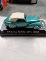 Solido 1:43 - Voiture miniature (9) - Renault 4CV; Mercedes, Nieuw