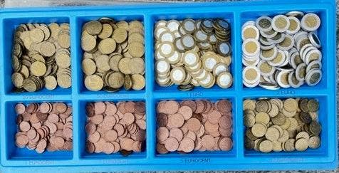 Euromunten in kunststof lade met deksel (zie omschrijving), Boeken, Schoolboeken, Verzenden