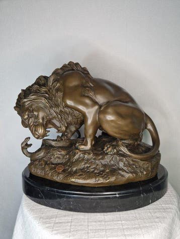 Antoine-Louis Barye (1795-1875) - Beeld, Bronzen beeld leeuw