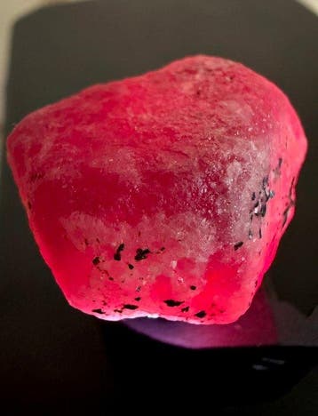 Rubis Incroyable rubis sang de pigeon pur ! 148,5 ct.