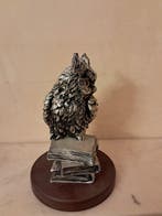Beeldje - Civetta su libri - Verzilverd, Hout, Hars, Antiek en Kunst
