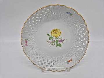 Meissen - Schale mit Durchbruchrand, Bunte Blume, 1. Wahl -