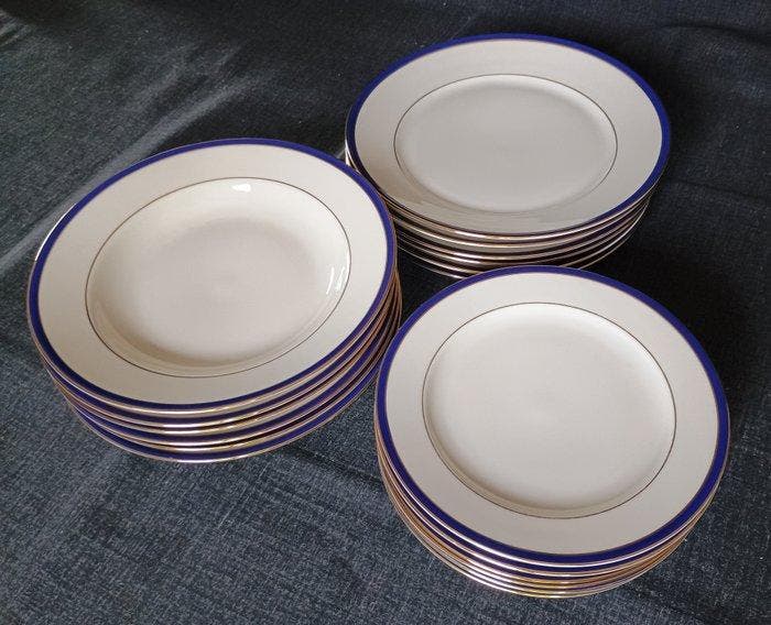 Schumann Arzberg-Bavaria - Tafelservies (18) - Bordo oro e, Antiek en Kunst, Antiek | Meubels | Tafels