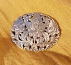Broche en argent repoussé, XXe siècle - Argent - Indonésie -