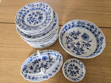 Zwiebelmuster / Blue Onion Dinner Service – 26 Pieces -