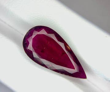 1 pcs Rood, Paars Toermalijn - 9.98 ct - nternational