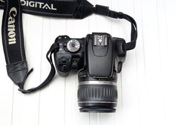 Canon EOS 400D + EF-S 18-55mm II Appareil photo numérique