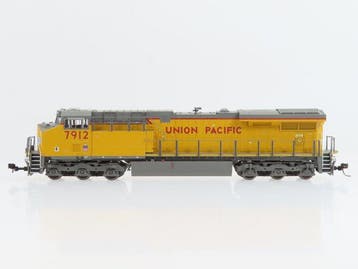 Trix H0 - 25441 - Diesellocomotief (1) - GE ES44AC met full, Nieuw