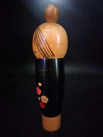 Suigai Sato - Beeldje, prachtige vintage kokeshi /  Ume  -