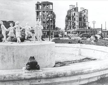 Robert Capa (1913–1954) - Stalingrad (today Wolgograd) 1947