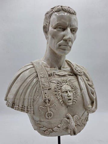 sculptuur, Busto di Giulio Cesare - 47 cm - marmerpoeder