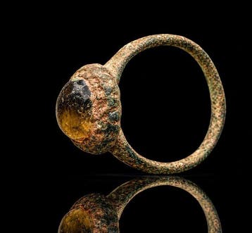 Middeleeuws Brons De Gouden Honingamber Prachtige ring met, Handtassen en Accessoires
