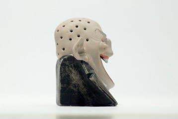 Schafer & Vater - Asbak - Ugly Grin - Biscuit porselein, Antiek en Kunst