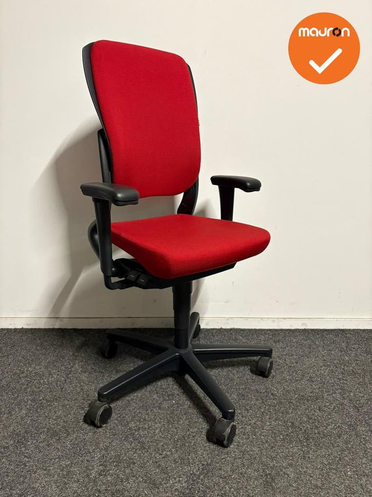 Ahrend 230 - Hoge rug  - Rode stoffering - Zwart voetkruis, Articles professionnels, Aménagement de Bureau & Magasin | Mobilier de bureau & Aménagement