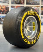 Pneu complet sur la roue - Formule 1 Pirelli - O.Z. *** NO