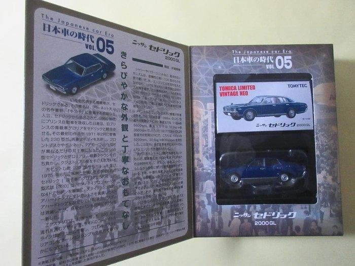 TOMYTEC 1:64 - Modelauto - Nissan Cedric 2000GL, Hobby en Vrije tijd, Modelauto's | 1:5 tot 1:12
