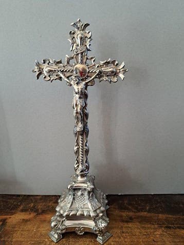 Art Nouveau Crucifix - Metaal - 1920-1930 - Zilverkleurig, Antiek en Kunst