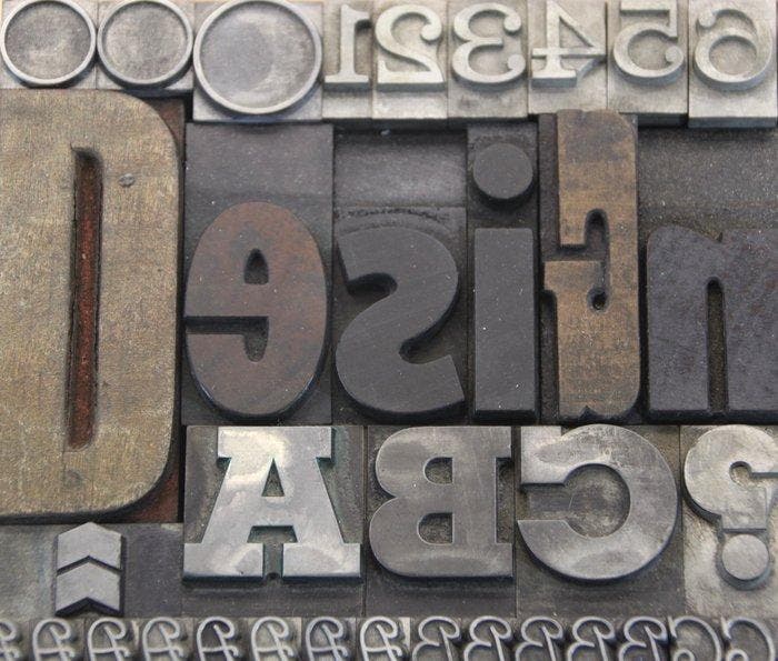 Blocs dimpression - een letterbak gevuld met een volledig, Antiquités & Art, Antiquités | Assiettes décoratives & Carrelages