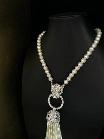Panther Pearl Tassel Necklace – perles en verre et pavé de